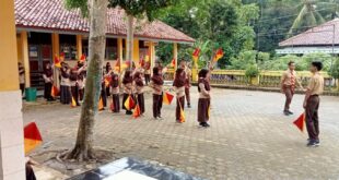 Pangkalan SDN 3 Pageraji Kwarran Cilongok Ajarkan Materi “Semaphore” Saat Latihan Rutin